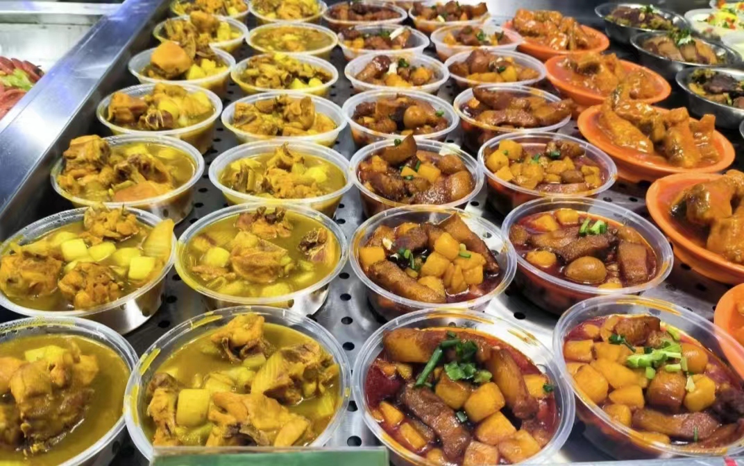 刘慧颖主席赴武汉富士康园区送清凉