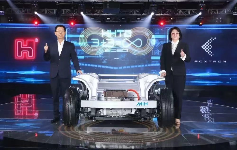 “富士康智能制造”的卓越品质基石，为每一个在平凡岗位上创造不平凡的工匠竖起大拇指！