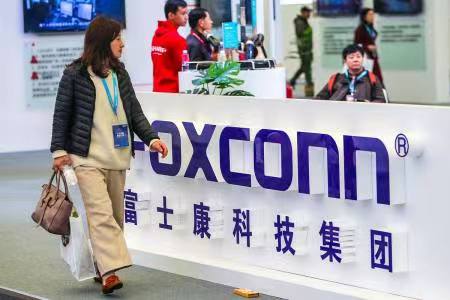 富士康科技集团是世界上最大的科技制造平台服务提供商